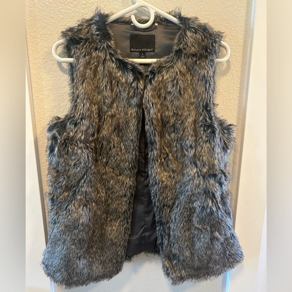 Banana republic faux for vest
